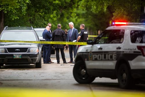 MIKAELA MACKENZIE / WINNIPEG FREE PRESS
A homicide investigation on the 500 block of Agnes street in Winnipeg on Monday, June 17, 2019. For Ryan Thorpe story.
Winnipeg Free Press 2019.