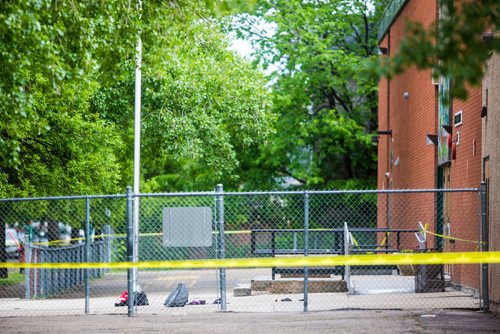 MIKAELA MACKENZIE / WINNIPEG FREE PRESS
A homicide investigation on the 500 block of Agnes street in Winnipeg on Monday, June 17, 2019. For Ryan Thorpe story.
Winnipeg Free Press 2019.