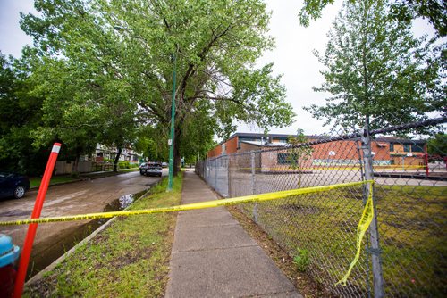 MIKAELA MACKENZIE / WINNIPEG FREE PRESS
A homicide investigation on the 500 block of Agnes street in Winnipeg on Monday, June 17, 2019. For Ryan Thorpe story.
Winnipeg Free Press 2019.