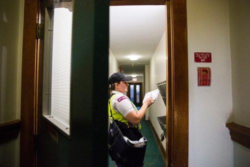 MIKAELA MACKENZIE / WINNIPEG FREE PRESS
Basia Sokal, former leader of the Winnipeg Labour Council who's since gone back to her job as a postal worker, on her route in West Broadway in Winnipeg on Monday, June 17, 2019. For Jessica Botelho-Urbanski story.
Winnipeg Free Press 2019.