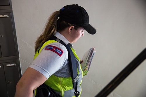 MIKAELA MACKENZIE / WINNIPEG FREE PRESS
Basia Sokal, former leader of the Winnipeg Labour Council who's since gone back to her job as a postal worker, on her route in West Broadway in Winnipeg on Monday, June 17, 2019. For Jessica Botelho-Urbanski story.
Winnipeg Free Press 2019.