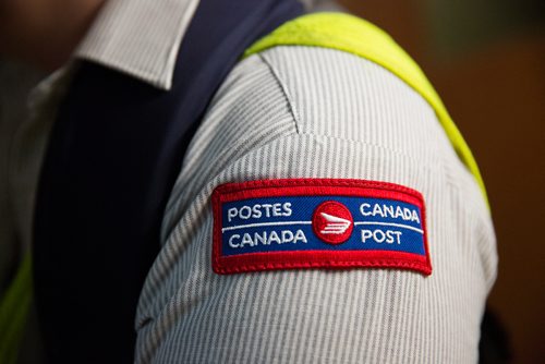 MIKAELA MACKENZIE / WINNIPEG FREE PRESS
Basia Sokal, former leader of the Winnipeg Labour Council who's since gone back to her job as a postal worker, on her route in West Broadway in Winnipeg on Monday, June 17, 2019. For Jessica Botelho-Urbanski story.
Winnipeg Free Press 2019.