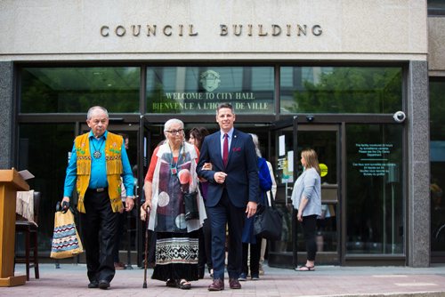 MIKAELA MACKENZIE / WINNIPEG FREE PRESS
Elder Norman Meade (left), elder Mae Louise Campbell, and mayor Brian Bowman lead the signatory procession at the third annual ceremony for signing Winnipeg's Indigenous Accord at City Hall in Winnipeg on Tuesday, June 18, 2019. For Aldo Santin story.
Winnipeg Free Press 2019.