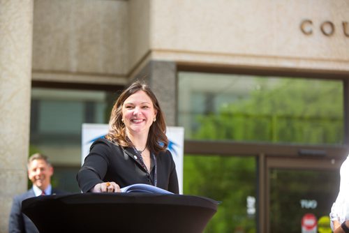 MIKAELA MACKENZIE / WINNIPEG FREE PRESS
Councillor Sherri Rollins signs to formally become a partner of Winnipegs Indigenous Accord at the third annual signing ceremony at City Hall in Winnipeg on Tuesday, June 18, 2019. For Aldo Santin story.
Winnipeg Free Press 2019.