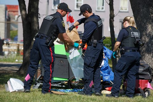 MIKE DEAL / WINNIPEG FREE PRESS
Winnipeg Police Forensics Unit on the scene of  what they are calling a suspicious death near the William Whyte Park Wednesday morning.
190619 - Wednesday, June 19, 2019.