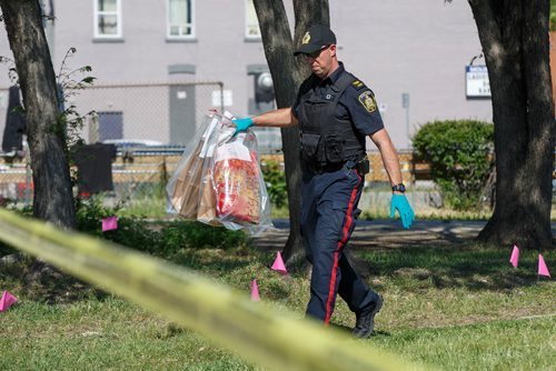 MIKE DEAL / WINNIPEG FREE PRESS
Winnipeg Police Forensics Unit on the scene of  what they are calling a suspicious death near the William Whyte Park Wednesday morning.
190619 - Wednesday, June 19, 2019.