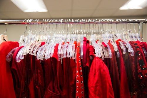 MIKAELA MACKENZIE / WINNIPEG FREE PRESS
Some of the 350 red dresses that theyre hanging Thursday in every window of their building at 717 Portage in Winnipeg on Wednesday, June 19, 2019. For Carol Sanders story.
Winnipeg Free Press 2019.