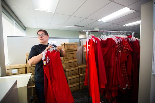 MIKAELA MACKENZIE / WINNIPEG FREE PRESS
Sharon Olsen, support facilitator for the RAP program, sorts and hands out some of the 350 red dresses that theyre hanging Thursday in every window of their building at 717 Portage in Winnipeg on Wednesday, June 19, 2019. For Carol Sanders story.
Winnipeg Free Press 2019.