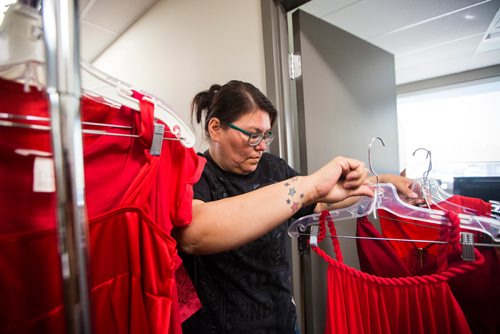 MIKAELA MACKENZIE / WINNIPEG FREE PRESS
Sharon Olsen, support facilitator for the RAP program, sorts and hands out some of the 350 red dresses that theyre hanging Thursday in every window of their building at 717 Portage in Winnipeg on Wednesday, June 19, 2019. For Carol Sanders story.
Winnipeg Free Press 2019.