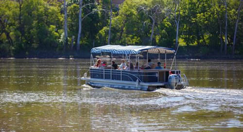 MIKE DEAL / WINNIPEG FREE PRESS
A Splash Dash guided river tour leaves its dock at The Forks Wednesday morning. They leave every 15 minutes from 10 a.m. to sunset seven days a week.
190619 - Wednesday, June 19, 2019.