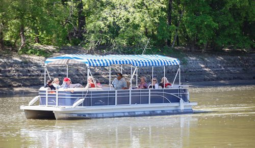 MIKE DEAL / WINNIPEG FREE PRESS
A Splash Dash guided river tour leaves its dock at The Forks Wednesday morning. They leave every 15 minutes from 10 a.m. to sunset seven days a week.
190619 - Wednesday, June 19, 2019.