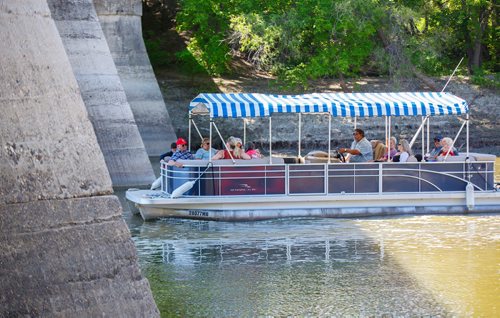 MIKE DEAL / WINNIPEG FREE PRESS
A Splash Dash guided river tour leaves its dock at The Forks Wednesday morning. They leave every 15 minutes from 10 a.m. to sunset seven days a week.
190619 - Wednesday, June 19, 2019.