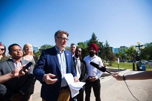 MIKAELA MACKENZIE / WINNIPEG FREE PRESS
Manitoba Liberal leader Dougald Lamont announces that, if elected, they would create a Manitoba police service at the Manitoba Legislative Building with fellow Liberal candidates in Winnipeg on Thursday, June 20, 2019. For Kevin Rollason story.
Winnipeg Free Press 2019.