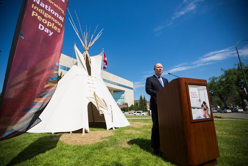 MIKAELA MACKENZIE / WINNIPEG FREE PRESS
Jeff Macoun, president and CEO of Canada Life in Canada announces a commitment of over $500,000 combined to Teach For Canada and Connected North in front of the Great-West Life Centre in Winnipeg on Thursday, June 20, 2019. For Nick Frew story.
Winnipeg Free Press 2019.