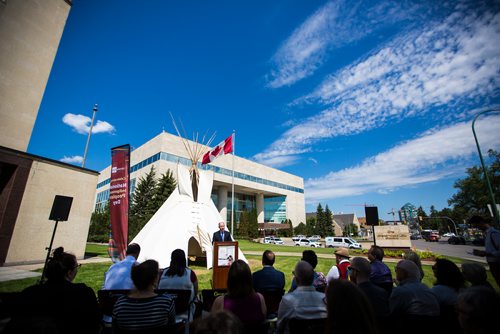 MIKAELA MACKENZIE / WINNIPEG FREE PRESS
Jeff Macoun, president and CEO of Canada Life in Canada announces a commitment of over $500,000 combined to Teach For Canada and Connected North in front of the Great-West Life Centre in Winnipeg on Thursday, June 20, 2019. For Nick Frew story.
Winnipeg Free Press 2019.