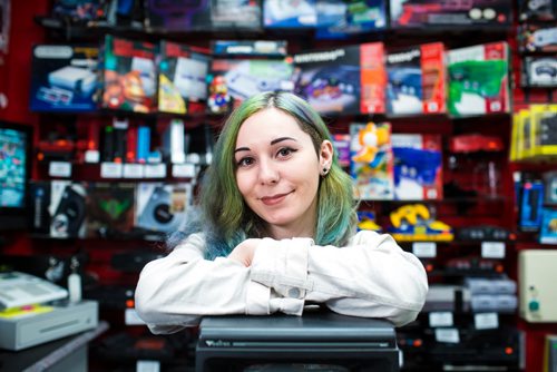 MIKAELA MACKENZIE / WINNIPEG FREE PRESS
Cobra Collectibles manager Kailyn Gregorash poses for a photo with a Vectrex in front of vintage video game consoles in the store in Winnipeg on Thursday, June 20, 2019. For Declan story.
Winnipeg Free Press 2019.