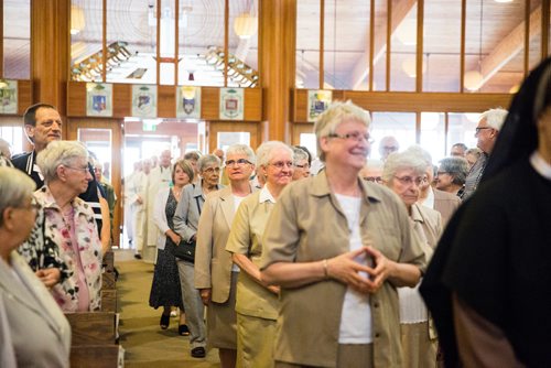 MIKAELA MACKENZIE / WINNIPEG FREE PRESS
Grey Nuns in the entrance procession for the celebration mass of the Grey Nuns' 175th anniversary at the Saint Boniface Cathedral in Winnipeg on Friday, June 21, 2019. For Caitlyn story.
Winnipeg Free Press 2019.