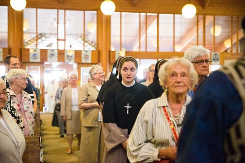 MIKAELA MACKENZIE / WINNIPEG FREE PRESS
Historical interpreters in the entrance procession for the celebration mass of the Grey Nuns' 175th anniversary at the Saint Boniface Cathedral in Winnipeg on Friday, June 21, 2019. For Caitlyn story.
Winnipeg Free Press 2019.