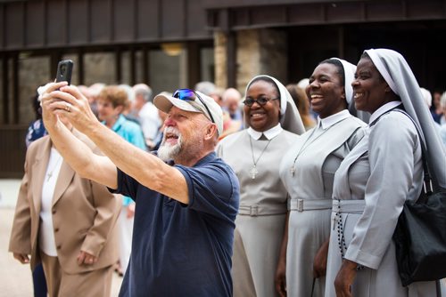 MIKAELA MACKENZIE / WINNIPEG FREE PRESS
Bob Montpetit takes a selfie with sister Agnes Olayode (left), sister Victoria Alapa, and sister Georgina Brenya with the Handmaids of the Holy Child of Jesus at the Grey Nuns' 175th anniversary celebration at the Saint Boniface Cathedral in Winnipeg on Friday, June 21, 2019. For Caitlyn story.
Winnipeg Free Press 2019.