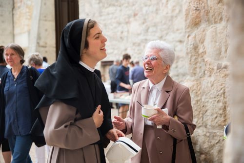 MIKAELA MACKENZIE / WINNIPEG FREE PRESS
Grey nun Florence Caners (right) and historical interpreter Julie-Anne Delaquis laugh together at the Grey Nuns' 175th anniversary celebration at the Saint Boniface Cathedral in Winnipeg on Friday, June 21, 2019. For Caitlyn story.
Winnipeg Free Press 2019.