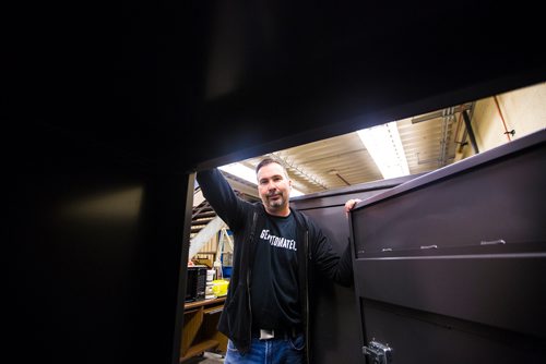 MIKAELA MACKENZIE / WINNIPEG FREE PRESS
Tom Prudhomme, manufacturing technician, shows the new shopping cart lockers at Red River College in Winnipeg on Friday, June 21, 2019. For Tessa Vanderhart story.
Winnipeg Free Press 2019.