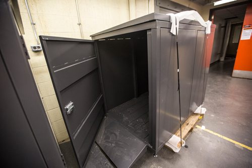 MIKAELA MACKENZIE / WINNIPEG FREE PRESS
The new shopping cart lockers at Red River College in Winnipeg on Friday, June 21, 2019. For Tessa Vanderhart story.
Winnipeg Free Press 2019.