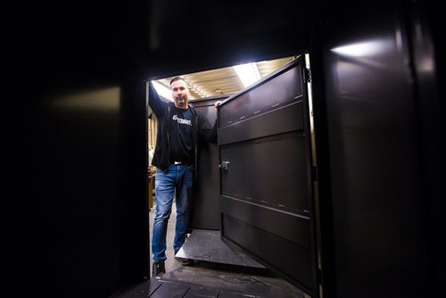 MIKAELA MACKENZIE / WINNIPEG FREE PRESS
Tom Prudhomme, manufacturing technician, shows the new shopping cart lockers at Red River College in Winnipeg on Friday, June 21, 2019. For Tessa Vanderhart story.
Winnipeg Free Press 2019.