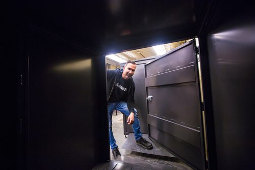 MIKAELA MACKENZIE / WINNIPEG FREE PRESS
Tom Prudhomme, manufacturing technician, shows the new shopping cart lockers at Red River College in Winnipeg on Friday, June 21, 2019. For Tessa Vanderhart story.
Winnipeg Free Press 2019.