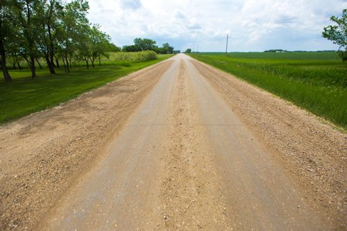 MIKAELA MACKENZIE / WINNIPEG FREE PRESS
Ste. Anne's Road near PR 206 near Landmark, Manitoba on Monday, June 24, 2019. The abducted 16-year-old girl liked to walk her family's dog here. For Tessa Vanderhart story.
Winnipeg Free Press 2019.