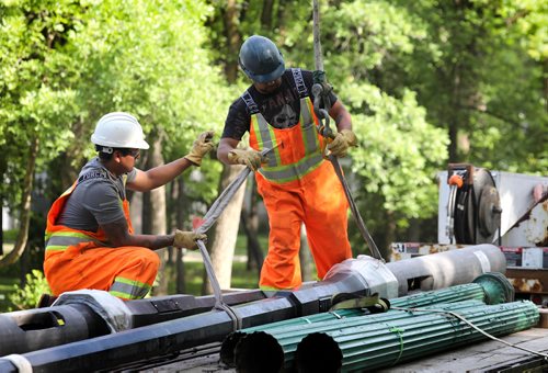RUTH BONNEVILLE /  WINNIPEG FREE PRESS 

Local, Hydro poles replaced

MB Hydro workers take down green street lamps throughout River Heights and Wolseley area and will replace them for black poles with LED lights.  

Photo taken on Lanark Street.  

Kevin Rollason  | Reporter

June 25, 2019

