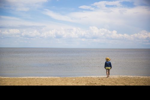 MIKAELA MACKENZIE / WINNIPEG FREE PRESS
Feliza Axalan strolls on the deserted beach the week before the July long weekend in Matlock, Manitoba on Tuesday, June 25, 2019. Standup.
Winnipeg Free Press 2019.