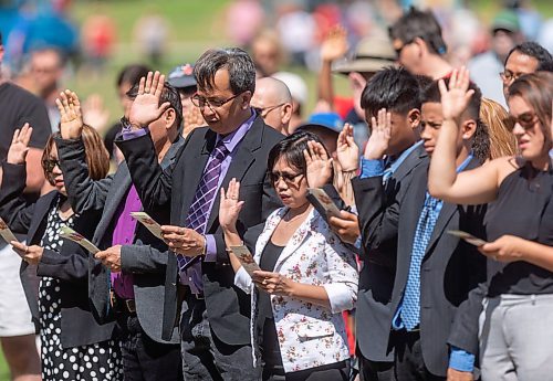 SASHA SEFTER / WINNIPEG FREE PRESS
New Canadians take the oath during a citizenship ceremony held in Assiniboine Park on Canada Day.
190701 - Monday, July 01, 2019.