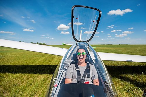 MIKAELA MACKENZIE / WINNIPEG FREE PRESS
Columnist Jen Zoratti, ready for her first gliding flight, at the Starbuck Airfield south west of Winnipeg on Thursday, July 4, 2019. For Jen Zoratti story.
Winnipeg Free Press 2019.