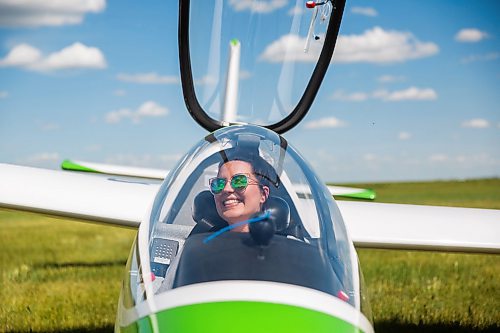 MIKAELA MACKENZIE / WINNIPEG FREE PRESS
Columnist Jen Zoratti, ready for her first gliding flight, at the Starbuck Airfield south west of Winnipeg on Thursday, July 4, 2019. For Jen Zoratti story.
Winnipeg Free Press 2019.