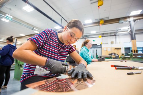 MIKAELA MACKENZIE / WINNIPEG FREE PRESS
Avery Delaney, 14, scribes her piece of copper for a lamp base at the Girls Exploring Trades and Technology at Red River College in Winnipeg on Tuesday, July 9, 2019. For Nadya Pankiw story.
Winnipeg Free Press 2019.