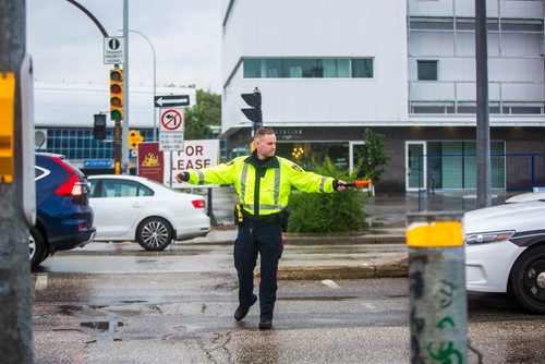 MIKAELA MACKENZIE / WINNIPEG FREE PRESS
Cadets and police direct morning traffic at Confusion Corner, where the lights have been out since 7:30pm on Tuesday, in Winnipeg on Wednesday, July 10, 2019. For Carol Sanders story.
Winnipeg Free Press 2019.