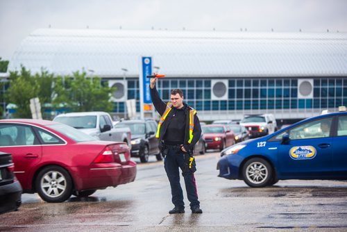 MIKAELA MACKENZIE / WINNIPEG FREE PRESS
Cadets and police direct morning traffic at Confusion Corner, where the lights have been out since 7:30pm on Tuesday, in Winnipeg on Wednesday, July 10, 2019. For Carol Sanders story.
Winnipeg Free Press 2019.