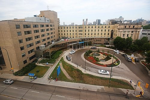 MIKE DEAL / WINNIPEG FREE PRESS
The St. Boniface Hospital at 409 Tache Ave. 
190710 - Wednesday, July 10, 2019.