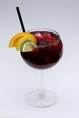 BORIS.MINKEVICH@FREEPRESS.MB.CA BORIS MINKEVICH / WINNIPEG FREE PRESS  090618 Mixology - Fude - House made Sangria.