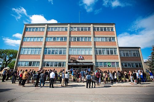 MIKAELA MACKENZIE / WINNIPEG FREE PRESS
A crowd gathers at a press conference announcing federal funding for a National Metis Cultural Centre in Winnipeg on Friday, July 12, 2019.
Winnipeg Free Press 2019.