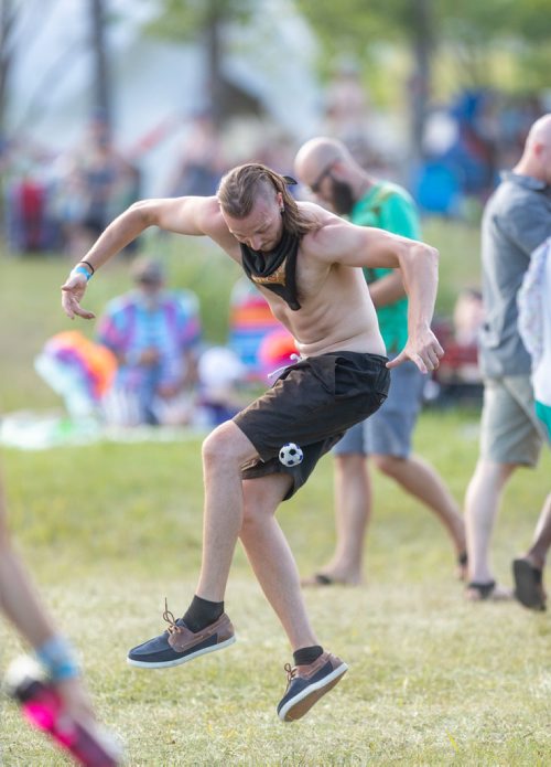 SASHA SEFTER / WINNIPEG FREE PRESS
Matt Rutowicz shows off some impressive hacky sack moves during the 46th annual Winnipeg Folk Fest held in Birds Hill Park.
190713 - Saturday, July 13, 2019.