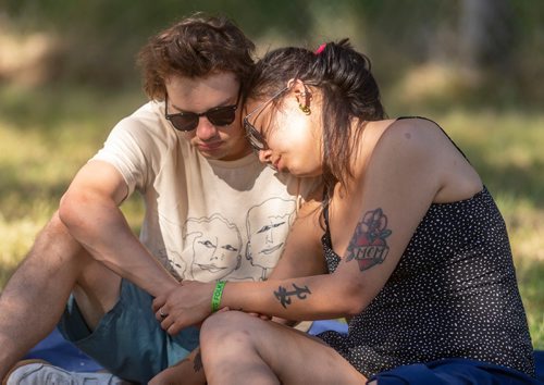 SASHA SEFTER / WINNIPEG FREE PRESS
Reid Minaret (left) and Corinne Sinclair share a tender moment away from the crowds during the 46th annual Winnipeg Folk Fest held in Birds Hill Park.
190713 - Saturday, July 13, 2019.