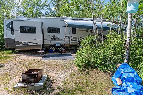 SASHA SEFTER / WINNIPEG FREE PRESS
Barry and Brenda Mattern call a 36-foot trailer home at the Chipping Bay campsite in Brids Hill Park.
190713 - Saturday, July 13, 2019.
