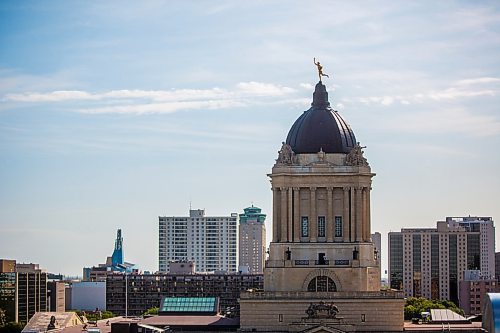 MIKAELA MACKENZIE / WINNIPEG FREE PRESS
The golden boy as seen from the roof of the Great West Life building at 60 Osborne St. N in Winnipeg on Wednesday, July 31, 2019. For photo page.
Winnipeg Free Press 2019.