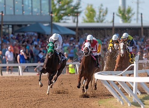 SASHA SEFTER / WINNIPEG FREE PRESS
Jockey Orlando Mojica (red) and horse Oil Money take the lead around the first turn during the 71st Manitoba Derby Sunday afternoon at the Assiniboia Downs.
190805 - Monday, August 05, 2019.