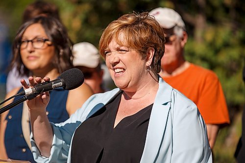 MIKE DEAL / WINNIPEG FREE PRESS
NDP candidate Lisa Naylor, Wolseley, during a press conference in Vimy Ridge Park Monday morning, with NDP Manitoba leader Wab Kinew where he announced that the party would create a Minister of Mental Health and Addictions if it is elected to government.
190819 - Monday, August 19, 2019.
