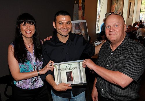 BORIS.MINKEVICH@FREEPRESS.MB.CA BORIS MINKEVICH / WINNIPEG FREE PRESS  090707 The Hermetic Code book launch at Fazzo Bistro on Corydon Ave. left to right, Carolyn Vesely, Frank Albo, and Buzz Currie pose for a photo with the book.