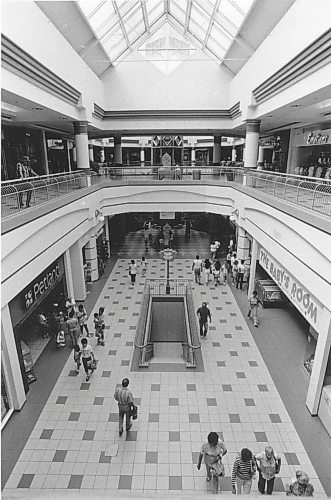 Winnipeg Free Press file
Polo Park Shopping Centre 
January 2, 1989