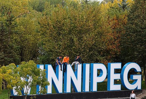 SHANNON VANRAES / WINNIPEG FREE PRESS
Visitors are surrounded by trees as they climb the WINNIPEG sign at The Forks on September 18, 2019.

