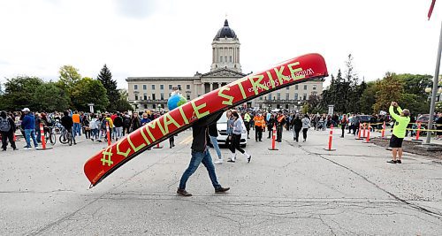 RUTH BONNEVILLE  /  WINNIPEG FREE PRESS 

Local - Climate Strike Canoe 

Garrett Tremblay, manager of Wilderness Supply, carries a 65 pound canoe from Wilderness Supplies store at 50 Isabel,  around the Legislative Building and the entire strike walk (Leg down broadway to Main and back to the Leg), to draw attention to climate change during the climate strike rally at the Leg Friday.


See story.

Sept 27th, 2019 
